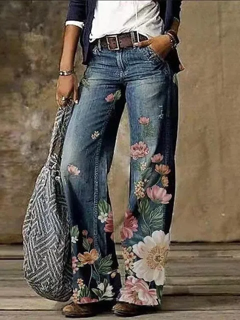 Stylish and Versatile Women's Bootcut Jeans with Side Pockets